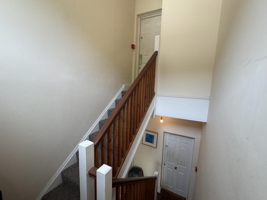 Lot: 99 - FREEHOLD BLOCK OF THREE TOWN CENTRE FLATS FOR INVESTMENT - Both flat entrances